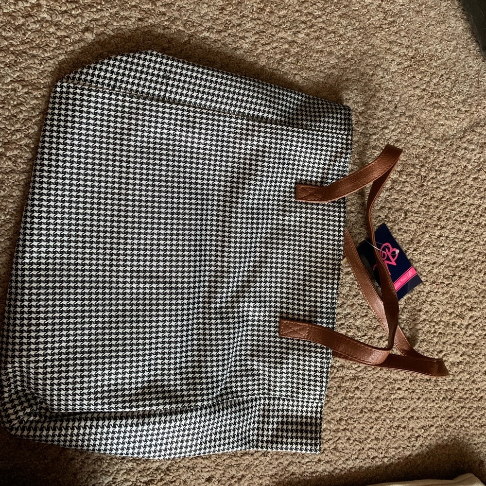 Houndstooth tote bag.
